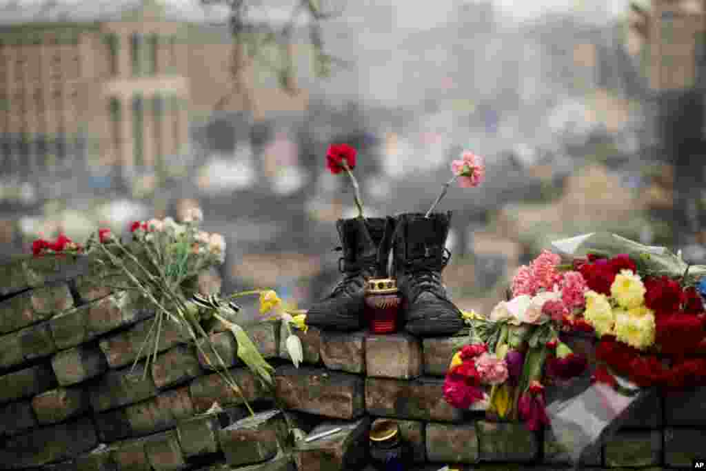 A pair of boots sit on top of a barricade at Independence Square, the epicenter of current unrest in Kyiv. Ukraine put its police on high alert after dozens of armed pro-Russia men stormed and seized local government buildings in country&#39;s Crimea region and raised a Russian flag over a barricade.