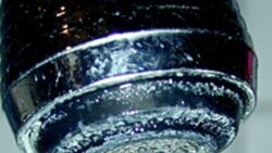 خطرات نوشیدنی های انرژی زا برای کودکان و نوجوانان