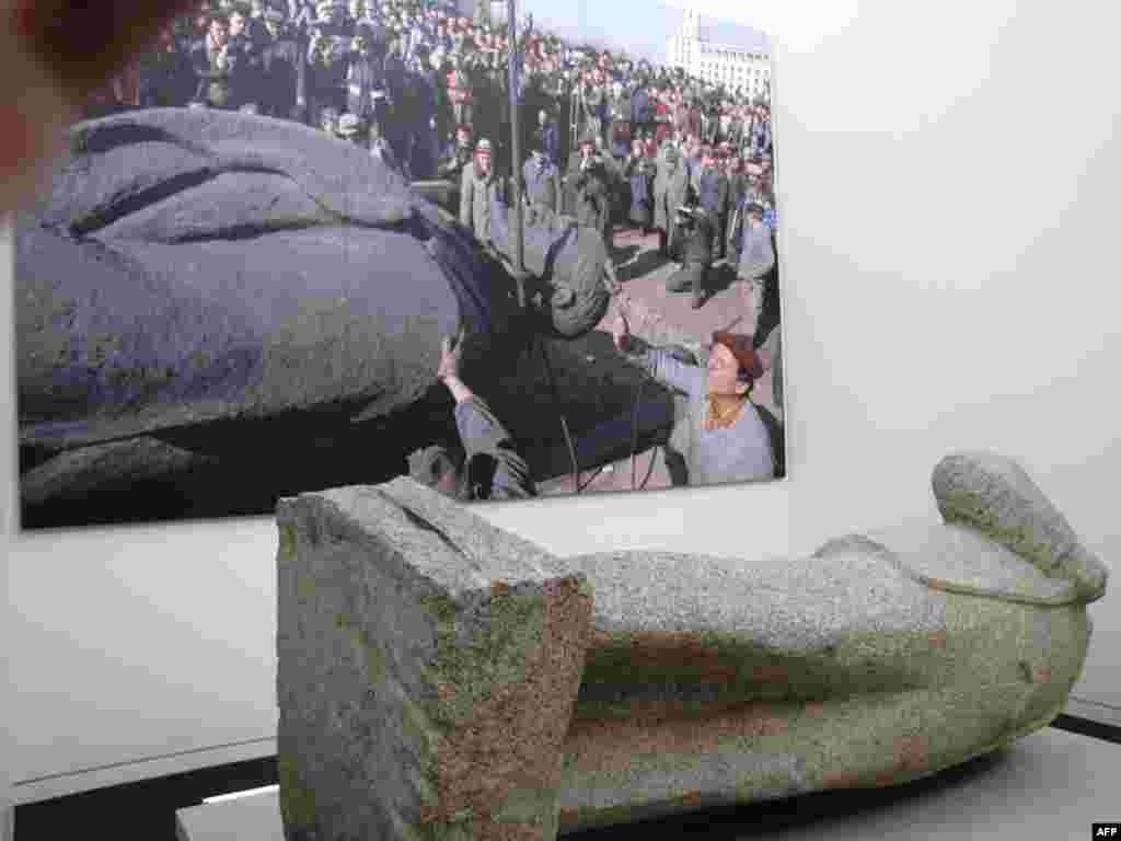 «Берлинская стена» в Newseum в Вашингтоне