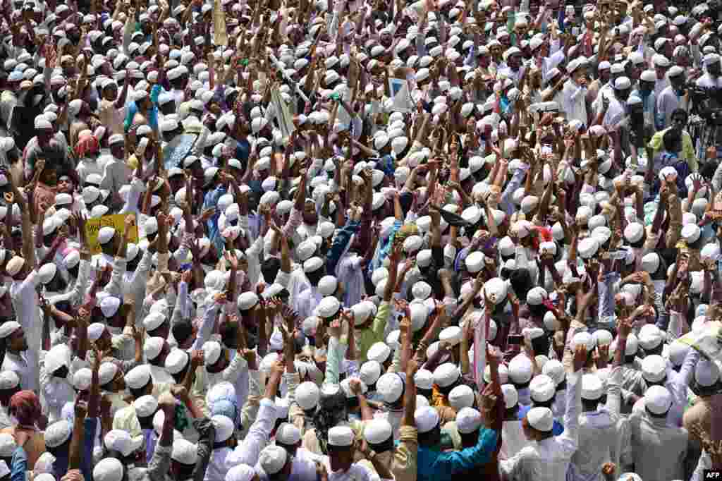 &nbsp;Bangladeş&#39;te müslümanlar, Myanmar elçiliği önünde Rohingya müslümanlarına yapılan şiddeti kınadı .