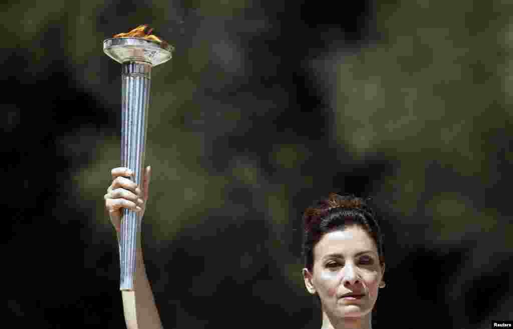 مراسم روشن کردن مشعل المپیک برزیل در یونان. 