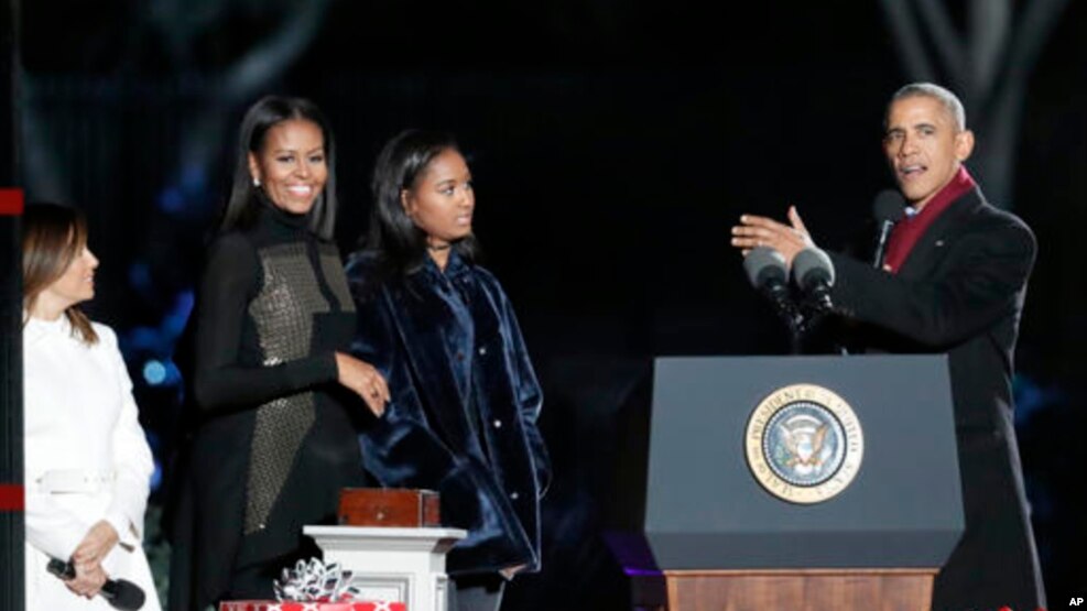 Tư liệu- Tổng thống Obama cùng vợ và con gái.