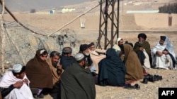 阿富汗民眾被驅離2月9日在坎大哈講話。