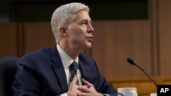 El juez Neil Gorsuch, nominado por el presidente Donald Trump para la Corte Suprema de EE.UU., testificó el miércoles, 22 de marzo, de 2017, por tercer día ante la Comisión de Justicia del Senado, en Washington.
