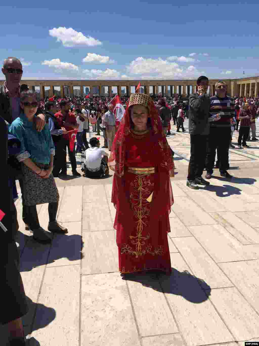 Kemal Kılıçdaroğlu gençlerle Anıtkabir'e yürüdü.