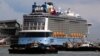 Kapal pesiar Quantum of the Seas Royal Caribbean ditambatkan di Marina Bay Cruise Centre setelah seorang penumpang dinyatakan positif Covid-19 selama pelayaran, Singapura, 9 Desember 2020. (Foto: REUTERS/Edgar Su)