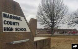 Authorities investigate the scene of fatal school shooting, in Benton, Kentucky, Jan 23, 2018.
