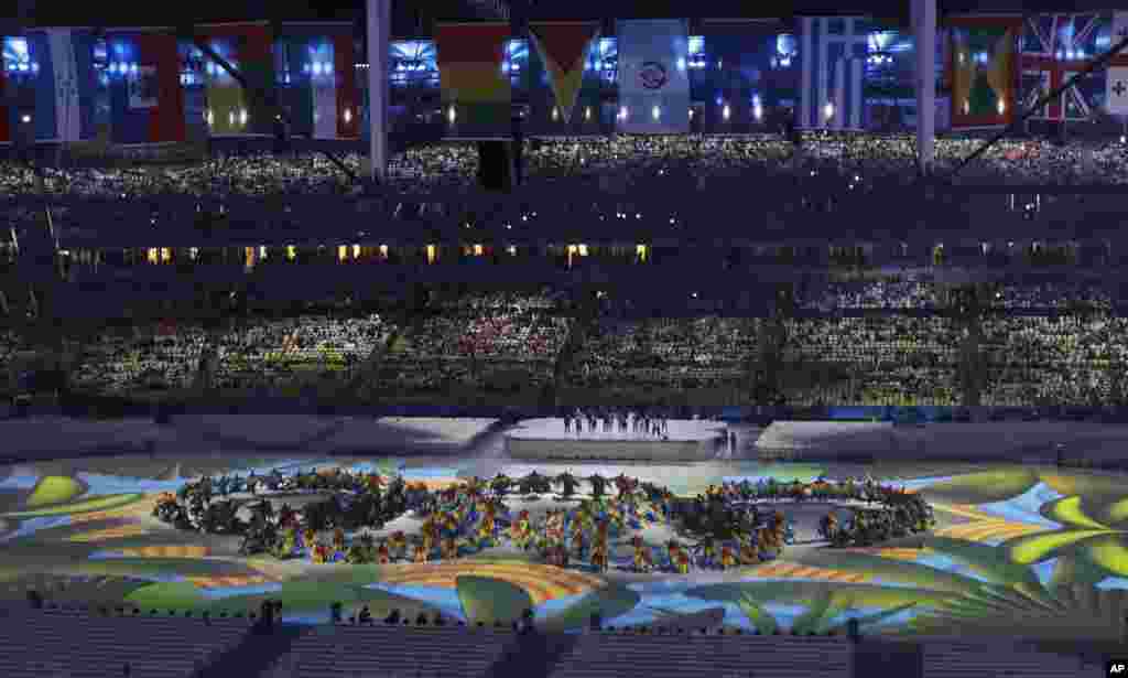 مراسم جشن اختتامیه المپیک ریو در ورزشگاه مهم و بزرگ ماراکانا برگزار شد.