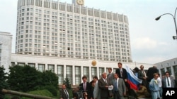 Президент РФ Борис Ельцин во главе противников ГКЧП, Москва, 19 августа 1991 г. (фото Associated Press) 