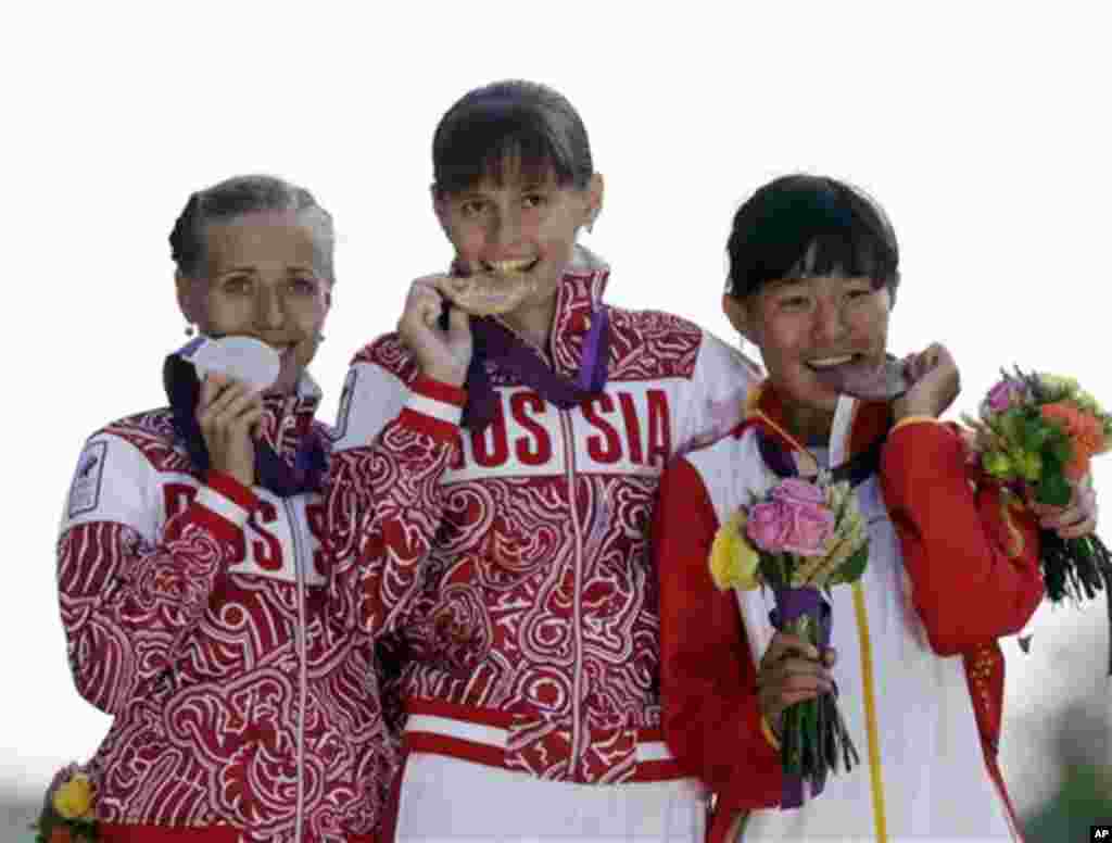 Elena Lashmanova won the gold medal, Olga Kaniskina won the silver and Choeying Kyi won the bronze.