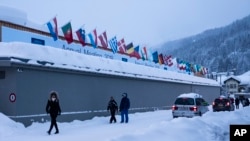 Canadá y los 11 países restantes del Acuerdo Transpacífico pactaron un acuerdo comercial revisado en Davos, el cual sería firmado a principios de marzo. EE.UU. se retiró del acuerdo el año pasado.