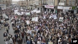 살레 대통령의 처벌을 요구하며 집결한 시위대