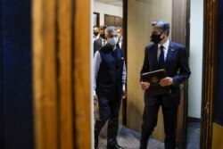 Menteri Luar Negeri India Subrahmanyam Jaishankar dan Menteri Luar Negeri AS Antony Blinken tiba untuk konferensi pers bersama di Jawaharlal Nehru Bhawan (JNB) di New Delhi, India 28 Juli 2021. (Foto: REUTERS/Jonathan Ernst)