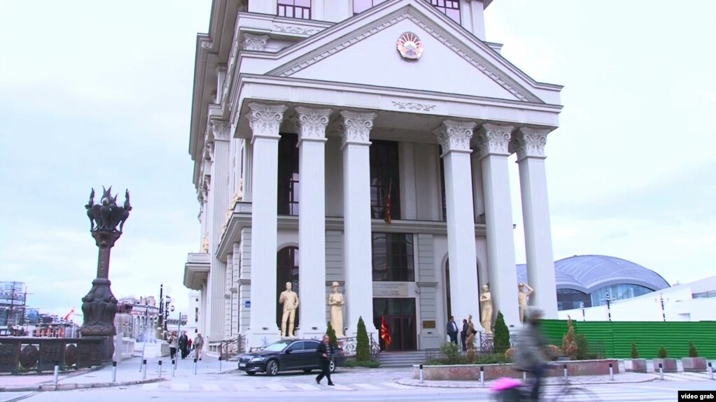 Shkupi reagon ndaj Moskës