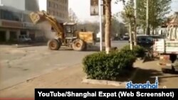 Bulldozer Fight in Streets of China