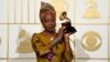 Nhạc sĩ Angelique Kidjo nhận giải thưởng của Ân xá Quốc tế