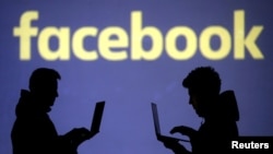 Facebook enfrenta investigación criminal por acuerdo sobre datos de sus usuarios.