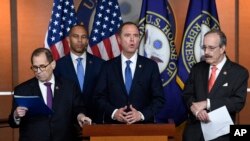 Le président de la comission du renseignement de la Chambre des représentants, Adam Schiff à Capitol Hill, à Washington, le jeudi 31 octobre 2019. (Photo AP / Susan Walsh)