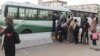 Connecté partout à Abidjan, même dans le bus !