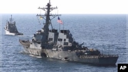 미 해군 구축함 '콜'이 예멘 아덴만 인근에서 항해하는 모습. (자료사진)

