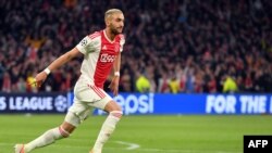 Hakim Ziyech fête son but lors de la demi-finale de la Ligue des Champions, à Amsterdam, Pays-Bas, le 8 mai 2019.