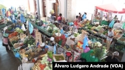 Mulheres no Mercado do Plateau, Praia