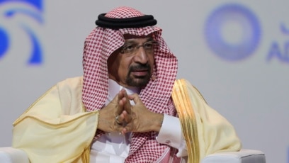 El ministro del petróleo de Arabia Saudí, Khalid Al-Falih, en conferencia de prensa en Abu Dhabi, el domingo 13 de enero de 2019.