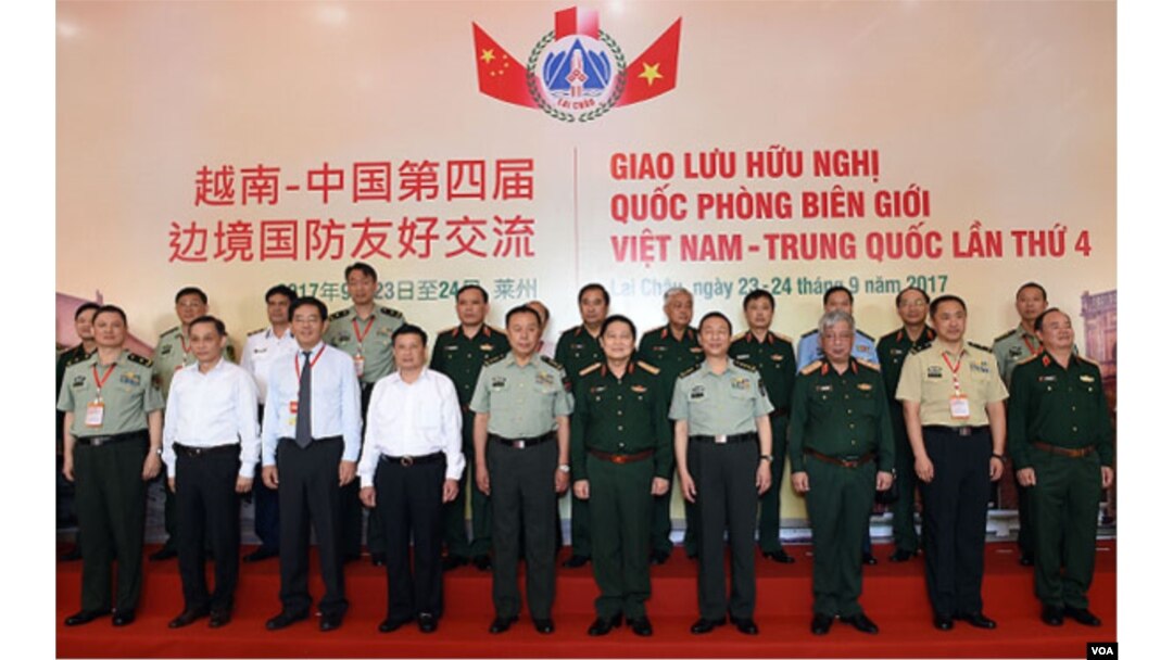 Lễ đón Thượng tướng Phạm Trường Long tại Cửa khẩu Ma Lù Thàng (Lai Châu, Việt Nam) ngày 23/9/2017. (Hình: Bộ Quốc phòng VN)