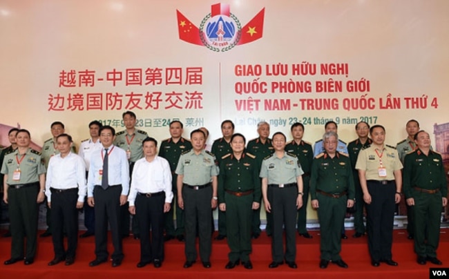 Lễ đón Thượng tướng Phạm Trường Long tại Cửa khẩu Ma Lù Thàng (Lai Châu, Việt Nam) ngày 23/9/2017. (Hình: Bộ Quốc phòng VN)