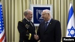 Israel's President Reuven Rivlin (R) shakes hands with Chairman of the Joint Chiefs of Staff U.S. Army General Martin Dempsey during their meeting in Jerusalem, June 10, 2015. 