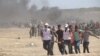 Палестинцы оплакивают погибших в ходе протестов на границе Газы
