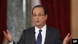 French President Francois Hollande at news conference in Paris, November 13, 2012