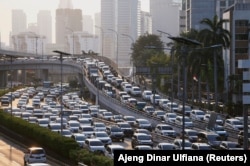 FILE - Jalanan macet di Jakarta, 19 Mei 2020. (Foto: REUTERS/Ajeng Dinar Ulfiana)