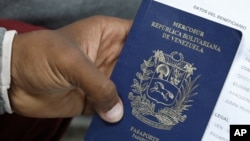 Los venezolanos residentes en Panamá que tienen sus pasaportes vencidos tendrán acceso por dos años a los bancos y a trámites con el gobierno.