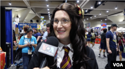 Heather, pengunjung Comic-Con 2019 yang berkostum ala Harry Potter (Foto: VOA)