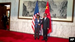 Penasihat Keamanan Nasional AS Susan Rice bersama Konselor China Yang Jiechi di Beijing (8/9). (AP/Ng Han Guan)