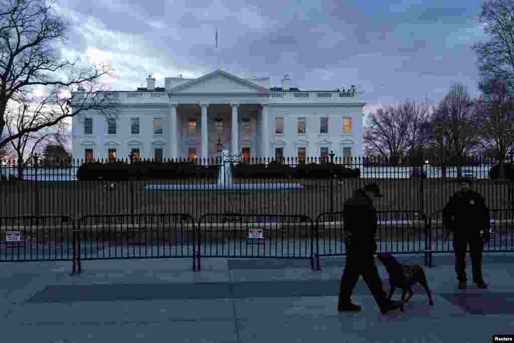 Secret Service Uniformed Division officers patrol in front of the White House. President Barack Obama is expected to challenge the Republican-led Congress to back his tax-raising ideas for helping middle-class Americans in his State of the Union speech, in Washington, Jan. 20, 2015.