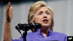 Hillary Clinton berbicara dalam sebuah acara kampanye di Scranton, Pennsylvania (15/8). 