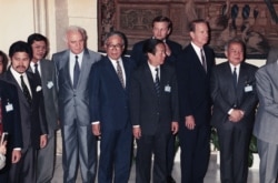 FILE - Cambodian Prime Minister Hun Sen (l) poses with Foreign Minister Eduard Shevardnadze (Soviet Union), Hiroshi Mitsuzuka (Japan), Qian Qichen (China), Gareth Evans (Australia), James Baker (United States) and Cambodian resistance leader Prince Norodom Sihanouk conference on Cambodia on Sunday, July 30, 1989 in Paris. (AP Photo/Michael Lipchitz)