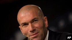 Zinedine Zidane lors de sa première conférence de presse à Santiago Bernabeu, Madrid le 5 janvier 2016