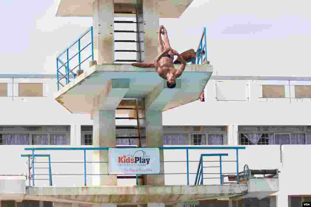 Jordan Pisey Windle is ranked in the top five American divers and is hopeful of making it into Team USA for Rio, with trials coming up in Indianapolis next month, Phnom Penh, Cambodia, May 12, 2016. (Hean Socheata/VOA Khmer)