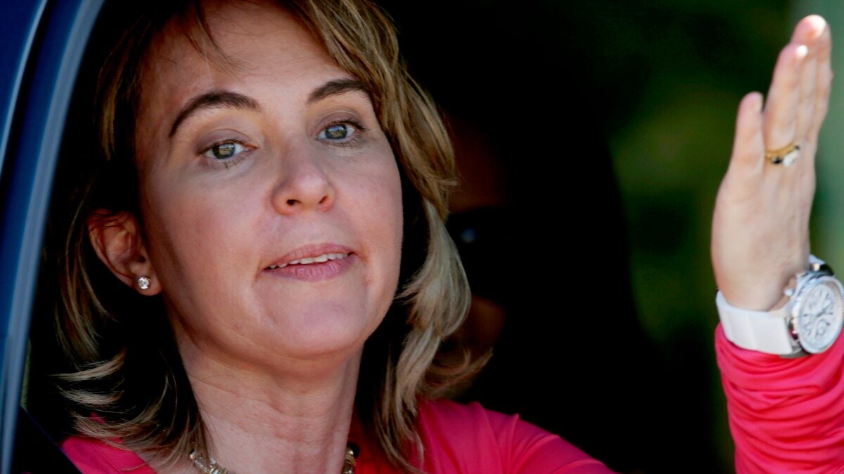 Former Us Rep Giffords Skydives On Anniversary Of Shooting