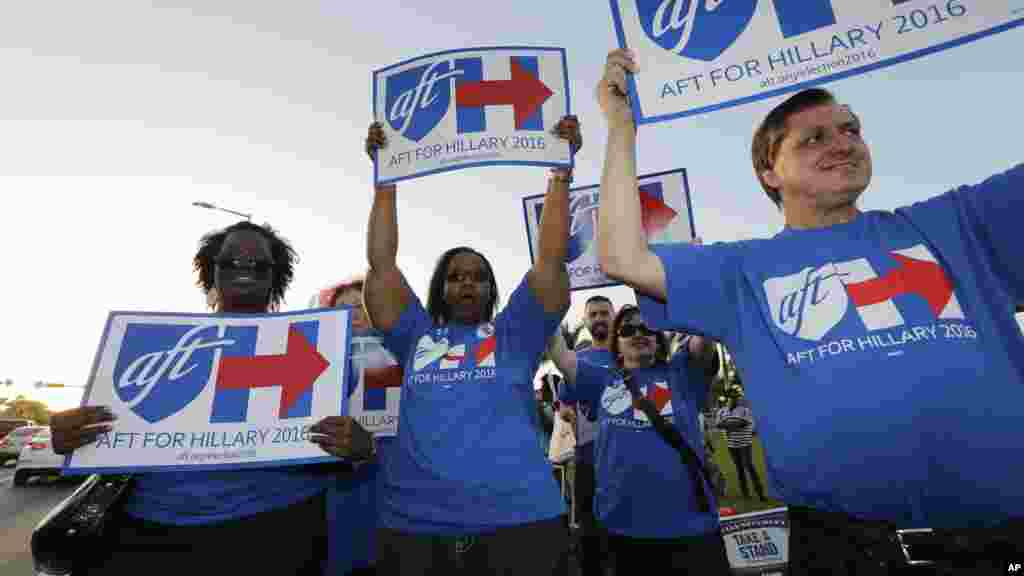 Les partisans de la candidate démocrate Hillary Clinton dans les rues de Miami le 9 mars 2016.