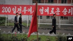 지난 6월 북한 원산에 '200일 전투' 속도전 관련 구호가 걸려있다.