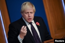 Perdana Menteri Inggris Boris Johnson berbicara selama konferensi pers setelah Konferensi Perubahan Iklim PBB (COP26) di dalam Downing Street di pusat kota London, Inggris, 14 November 2021. (Foto: Daniel Leal via REUTERS)