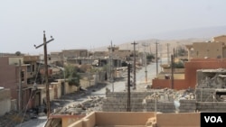 FILE - Once home to roughly 80,000 people and a traditional homeland for the Yazidi people, Sinjar, Iraq, lies in ruins and thousands are buried in mass graves outside the city. Nov. 14, 2016. (H.Murdock/VOA)