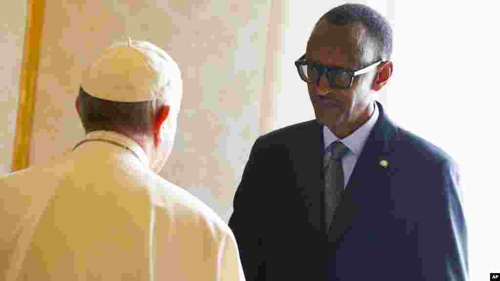 Le pape Francis reçoit le président rwandais Paul Kagameau Vatican, le 20 mars 2017.
