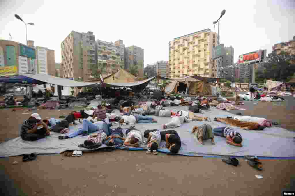 Supporters of deposed Egyptian President Mohamed Morsi sleep at the Rabaa Adawiy square, Cairo, where they are camping, July 9, 2013.&nbsp;