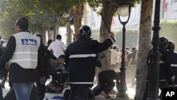Tunisian police officers disperse hundreds of demonstrators during clashes in Tunis, May 5, 2011