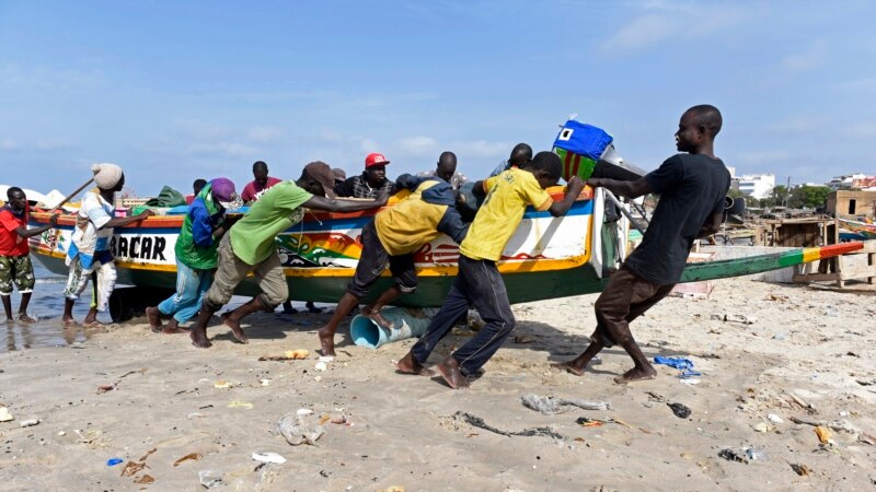 Au moins quatre morts suite au naufrage d'une pirogue touristique au large de Dakar